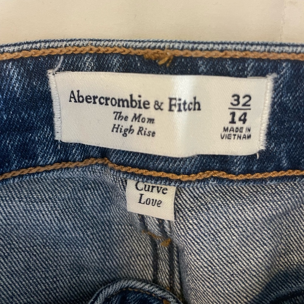 Abercrombie & Fitch The Mom High Rise Curve Love Jeans - Picture 2 of 3
